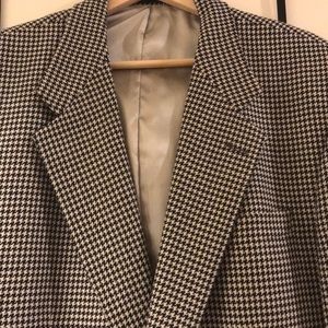 Vintage Burberry black & white houndstooth blazer